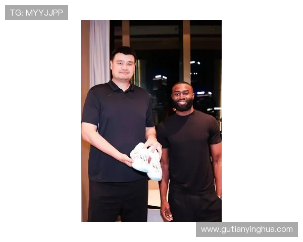 姚明的穿衣风格解析：从运动休闲到正式场合的时尚选择与搭配技巧